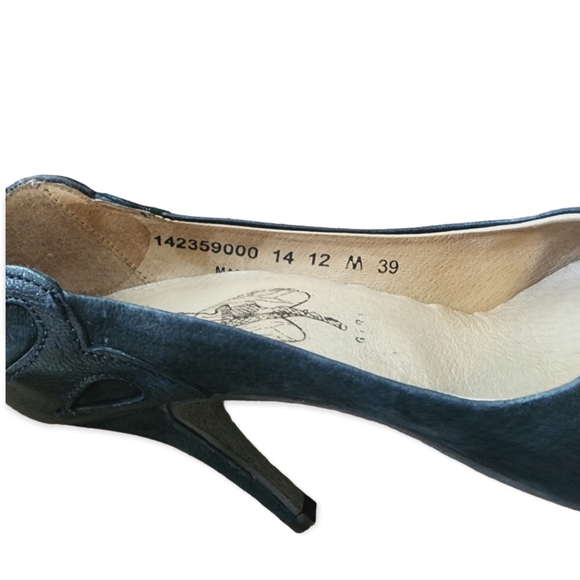 Fly London Scallop Design Heels - Picture 8 of 11